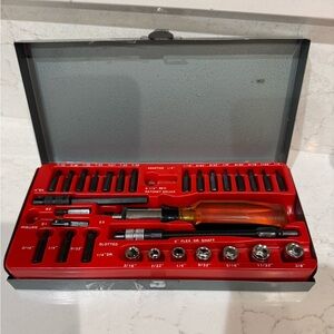 Vintage ratchet driver and socket set, similar to those found in metal cases!